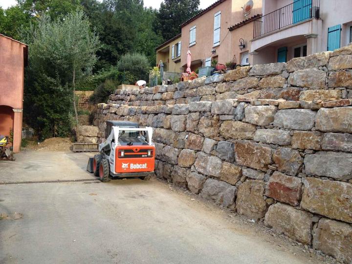 Travaux d'enrochement, Le Luc